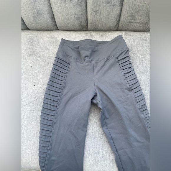 Koral leggings gray like new - Picture 9 of 10